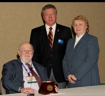 Peter Scholtes receiving ASQ's Deming Medal in 2007